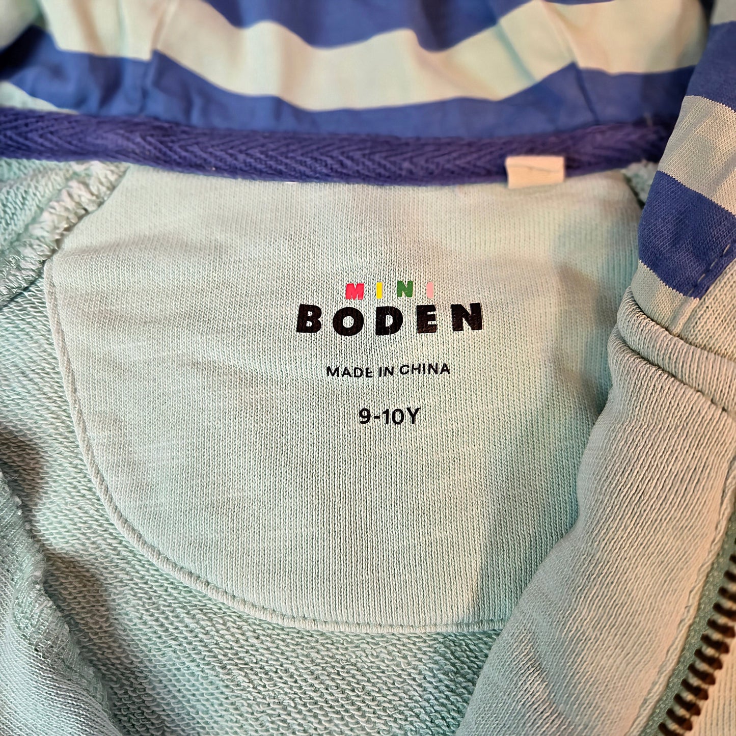 #112 - Mini Boden Garment Dye Zip Up Hoodie in Pistachio, Size 9-10Y, EUC