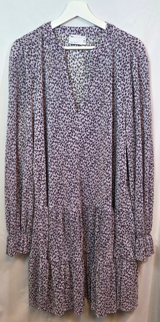#112 - asos Design Curve Lilac Floral Dress, Women's Size 16, EUC