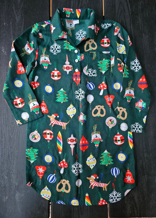 #109. Girls size 5. GUC. Old Navy Christmas Henley nightgown.
