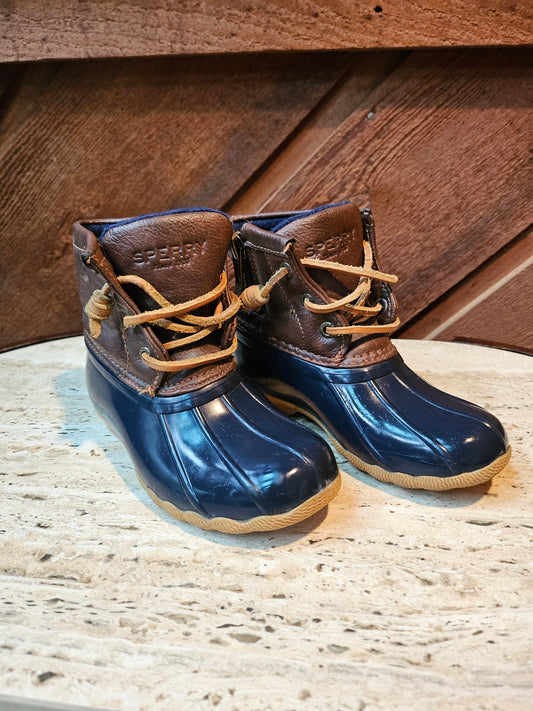#109. Girls size 9. VGUC. Sperry saltwater duck boot