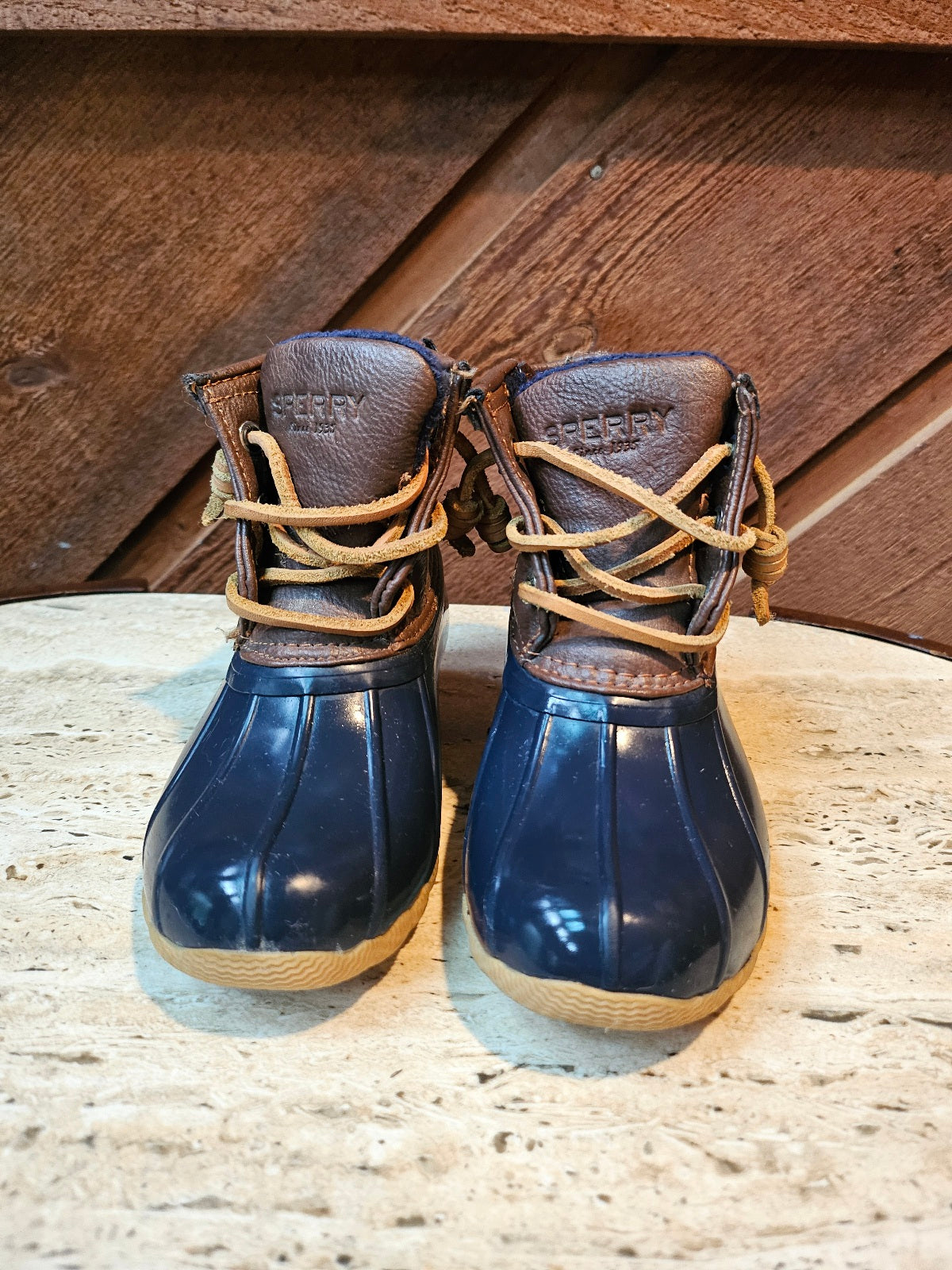 #109. Girls size 9. VGUC. Sperry saltwater duck boot