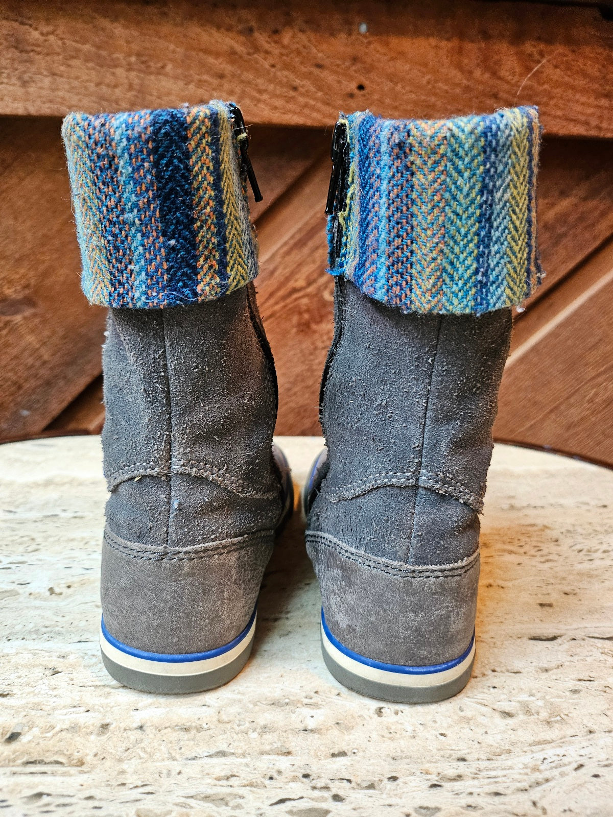 #109. Girls size 9. Keen suede boots.