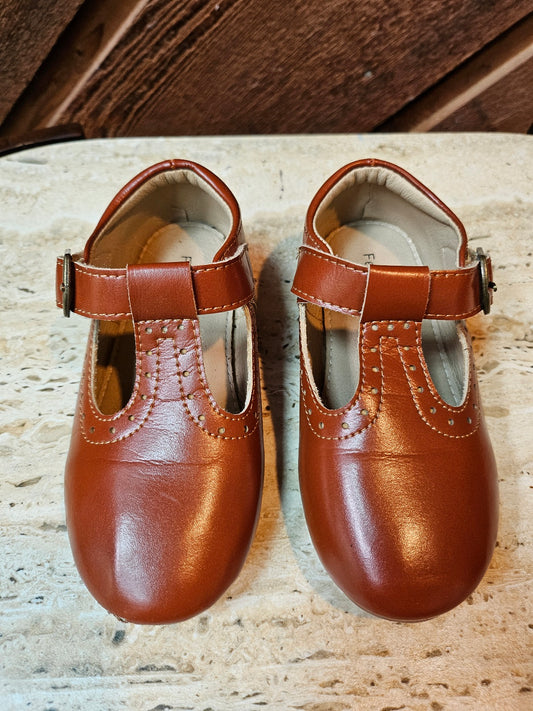 #109. Girls size 9. GUC. Felix & Flora