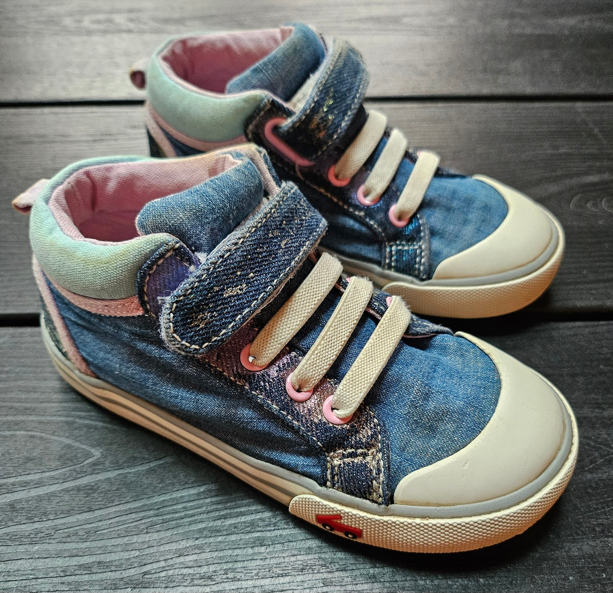#109. Girls size 11. GUC. See Kai Run