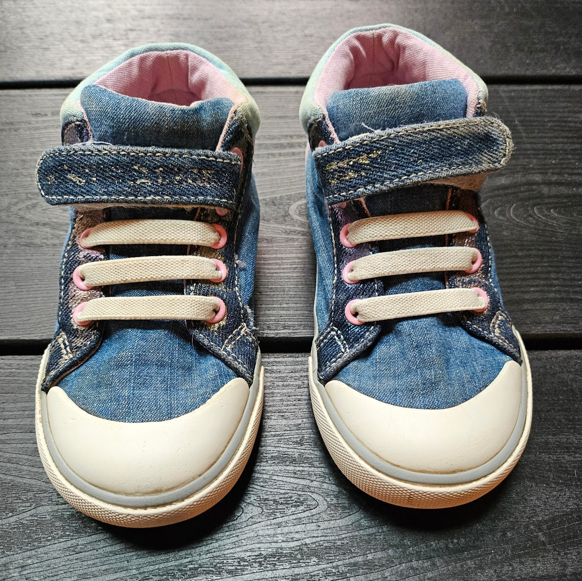 #109. Girls size 11. GUC. See Kai Run