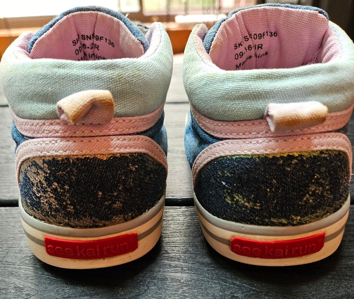 #109. Girls size 11. GUC. See Kai Run