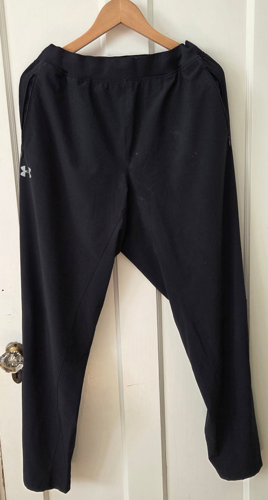 #112 - Under Armor Black Workout Pants, Women's Size XL, EUC