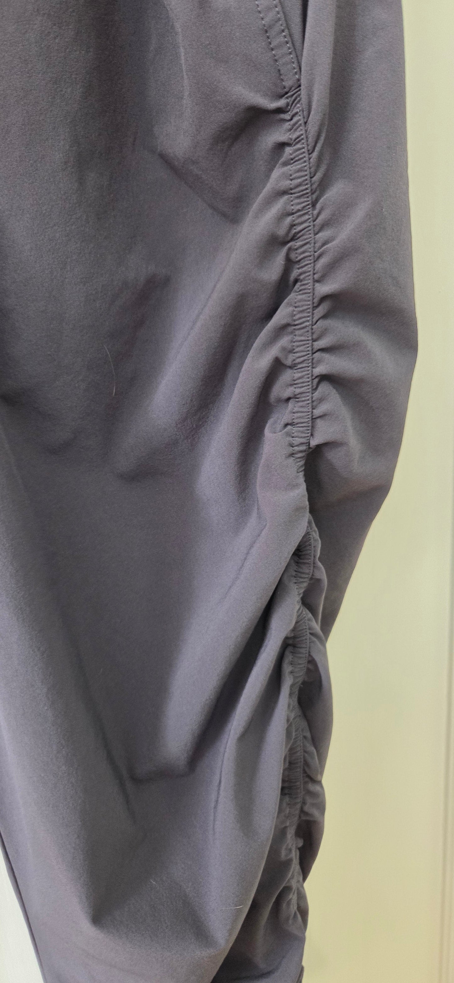 #112 - Athleta Gray Joggers, Women's Size 16, EUC