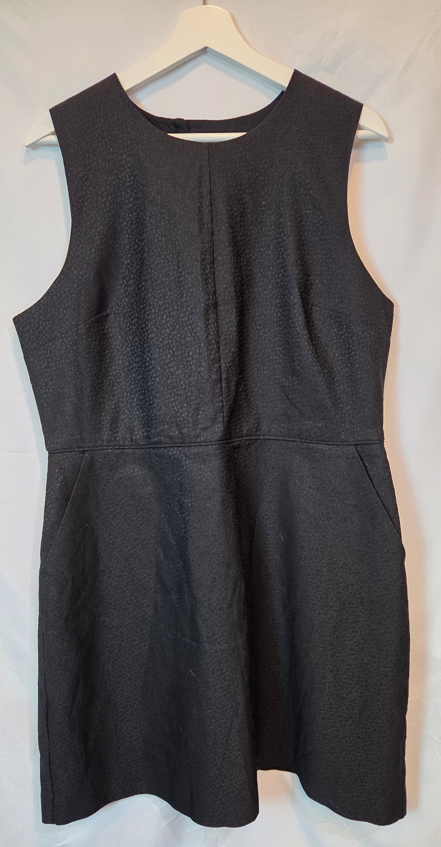 #112 - Gap Black Dress, Women's Size 16, EUC
