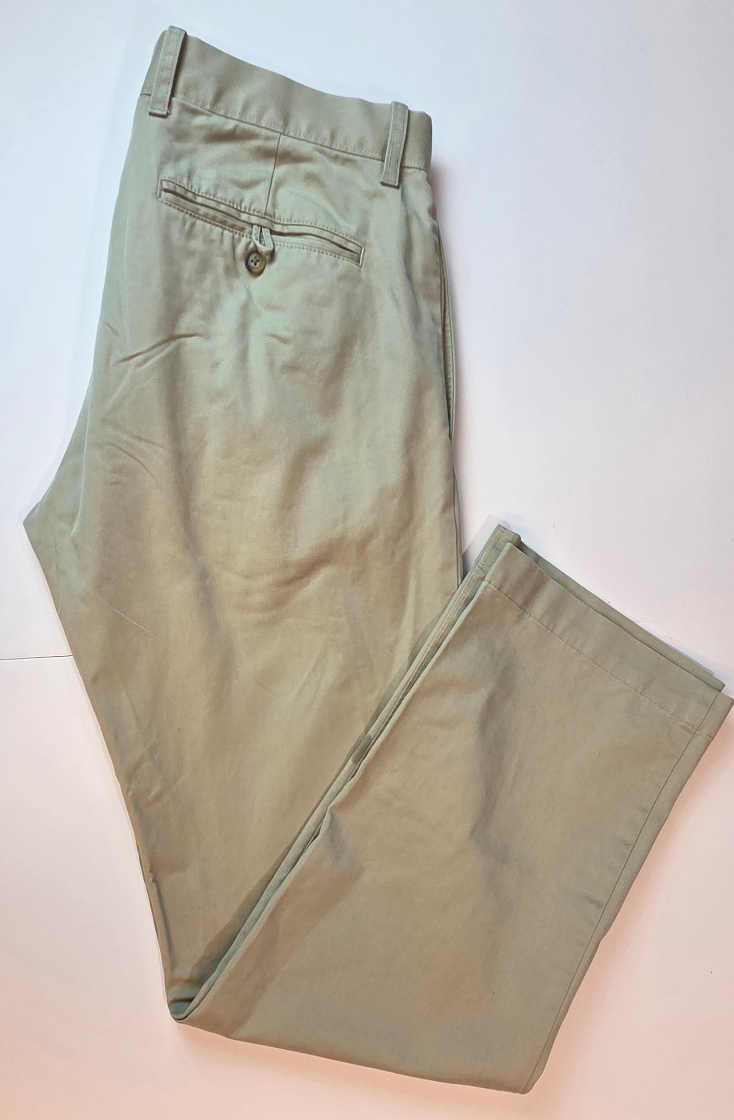 #112 - Gap Khakis, Straight Fit, Mens Size 32X32, VGUC
