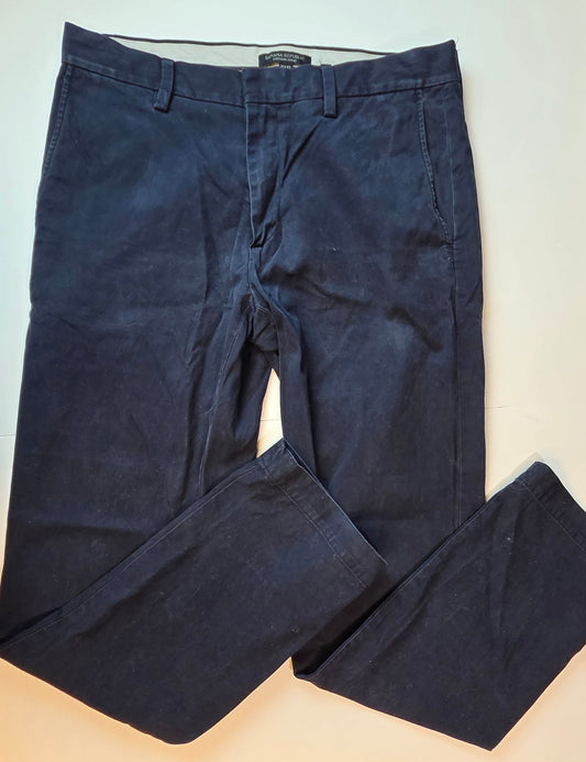 #112 - Banana Republic Navy Blue Chino pants, Mens Size 31X32, VGUC