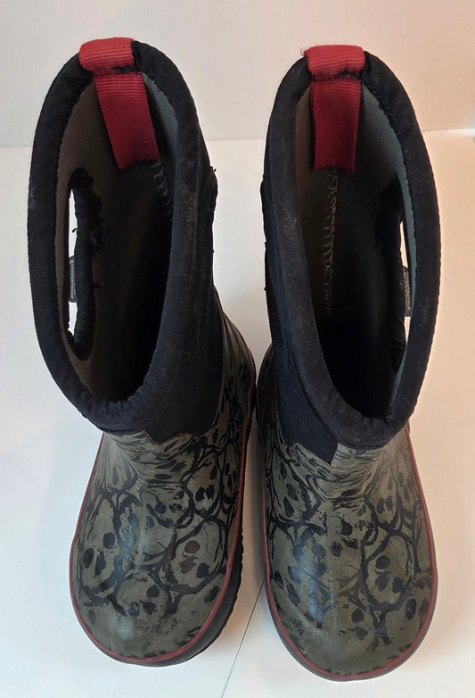 #112 - Boggs Pull on Snow Boots, Kids Size 9, GUC