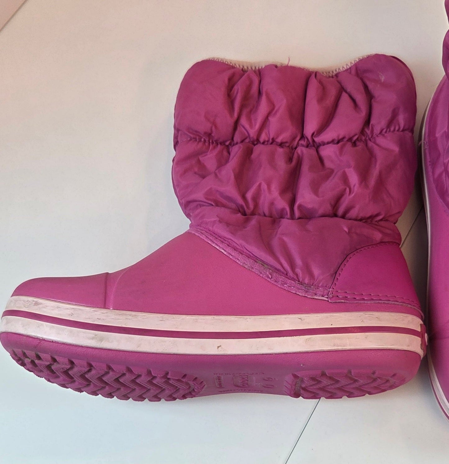 #112 - Crocs Winter Puff Lined Quilted Snow Boots, Size J2, VGUC