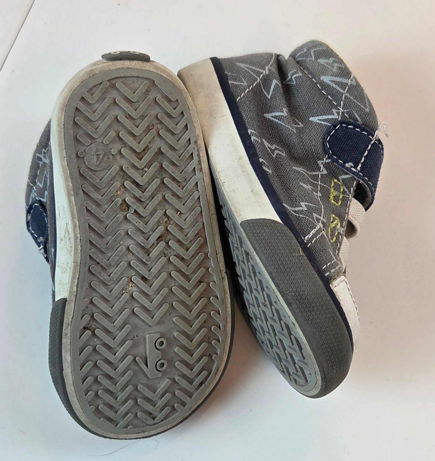 #112 -  See Kai Run Gray Sneakers, Toddler Size 4c, GUC