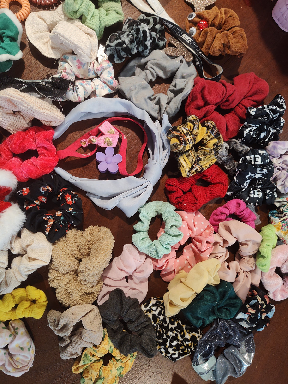 Seller 189:  scrunchie/hair tie lot