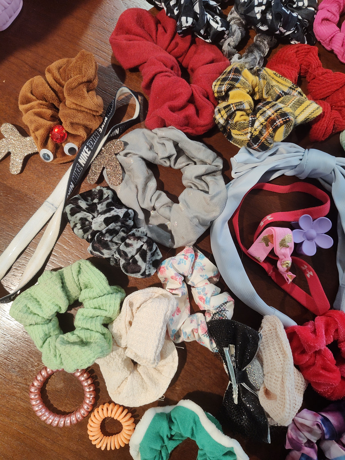 Seller 189:  scrunchie/hair tie lot