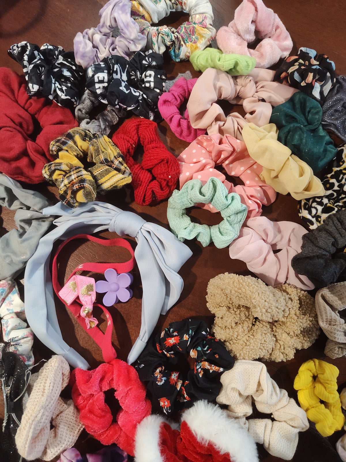Seller 189:  scrunchie/hair tie lot
