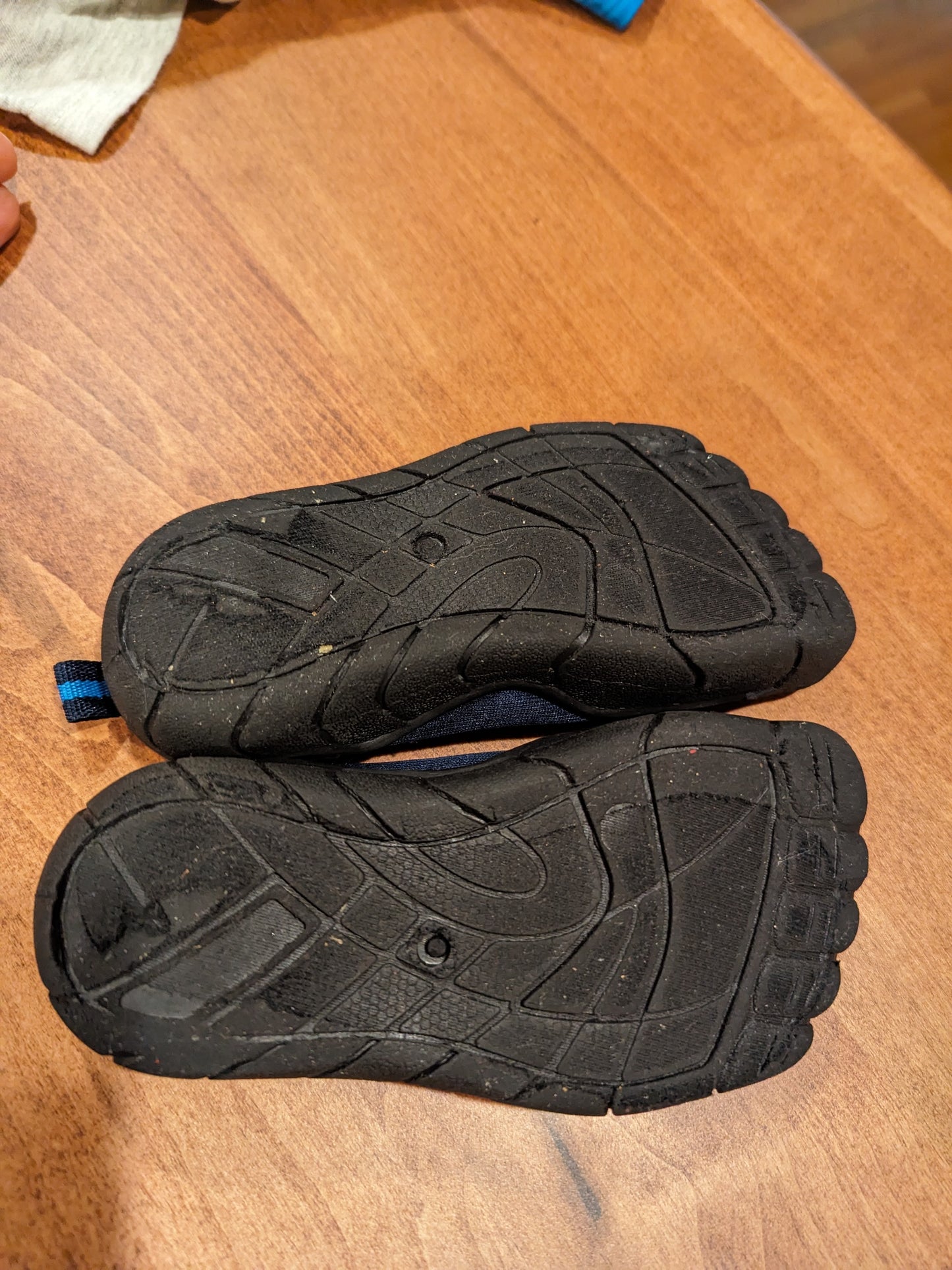 Toddler water shoes - size 7