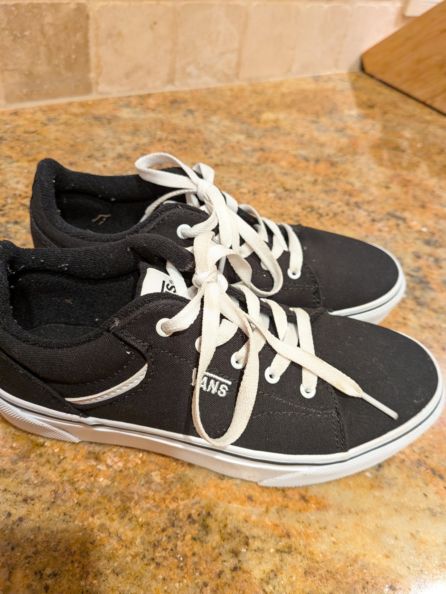 #99 Vans Size 4 - Black EUC