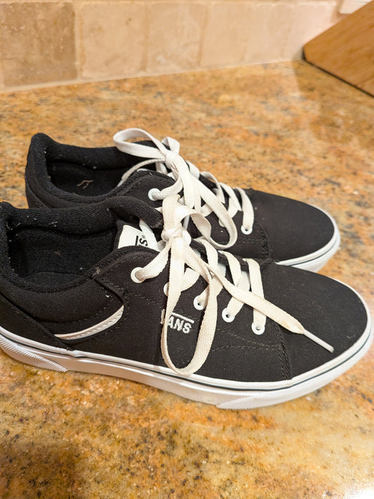 #99 Vans Size 4 - Black EUC