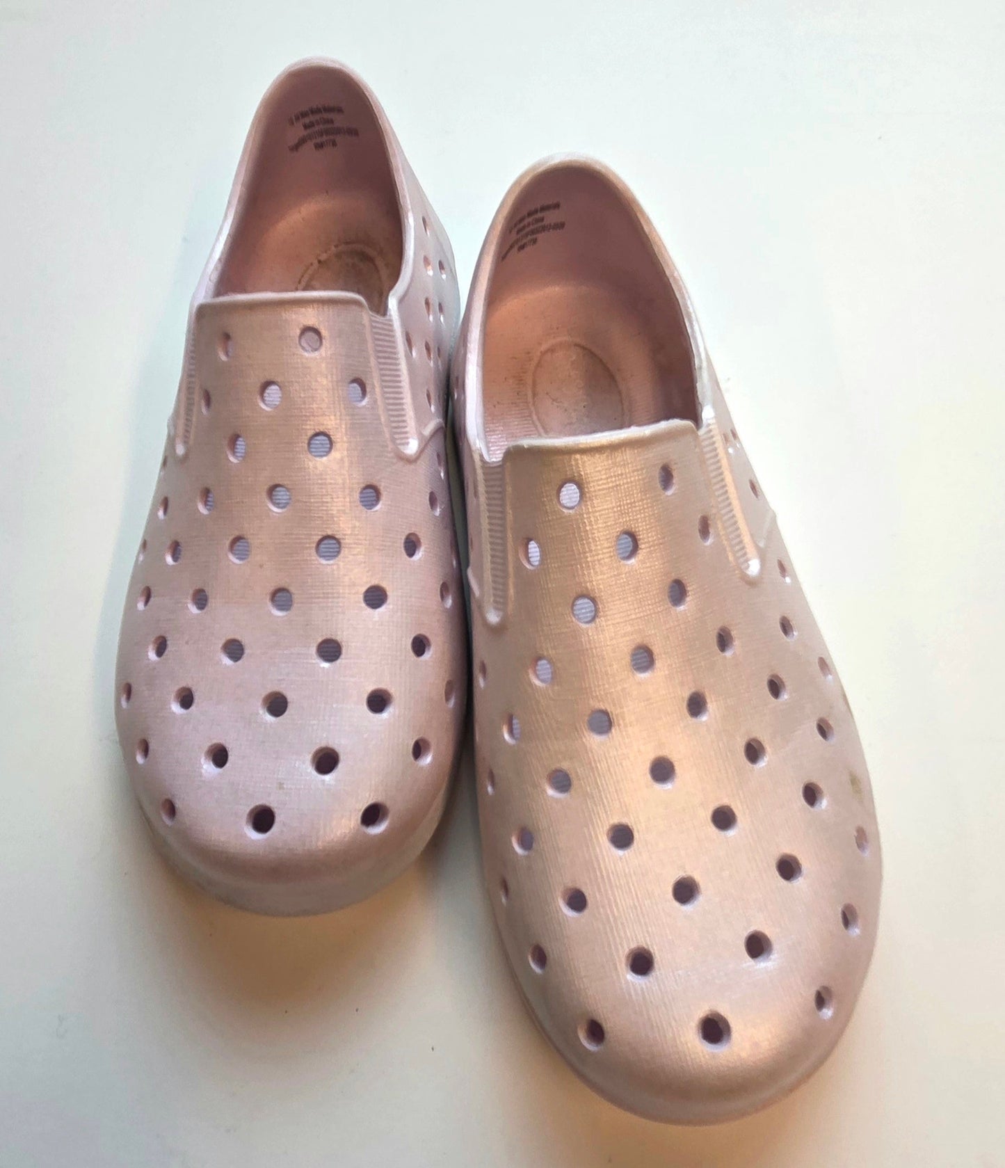 #152 - Shimmery Pink Cat and Jack Shoes, Native Dupes, Girls Size 10, VGUC
