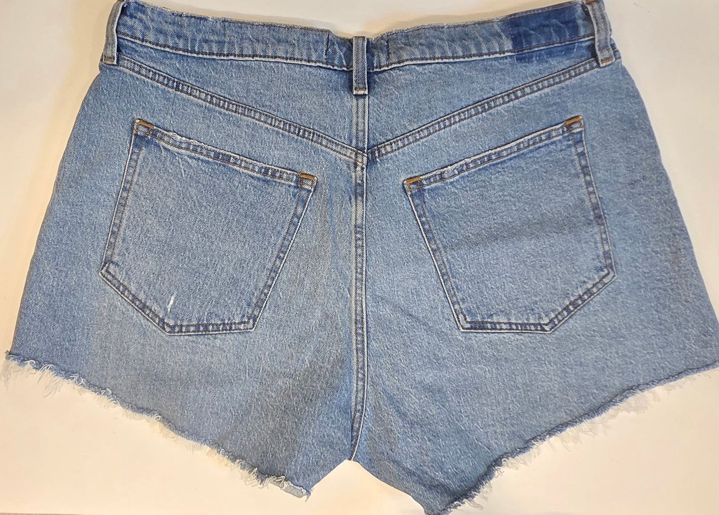 #152 - PRICE REDUCED Abercrombie Curve Love "The Mom Shorts", Womens Size 33(16), NWT