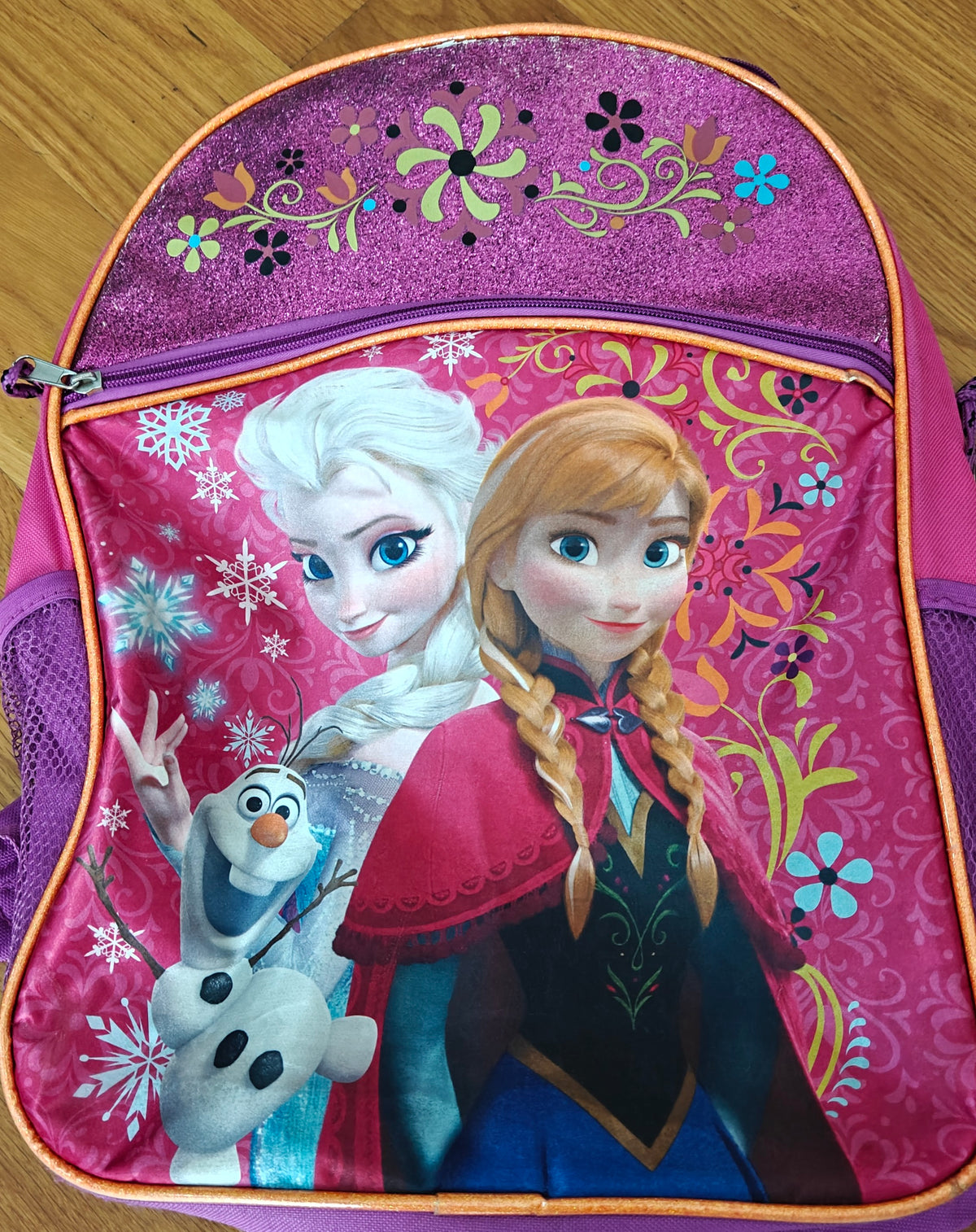 #7 Elsa & Anna backpack, UGC