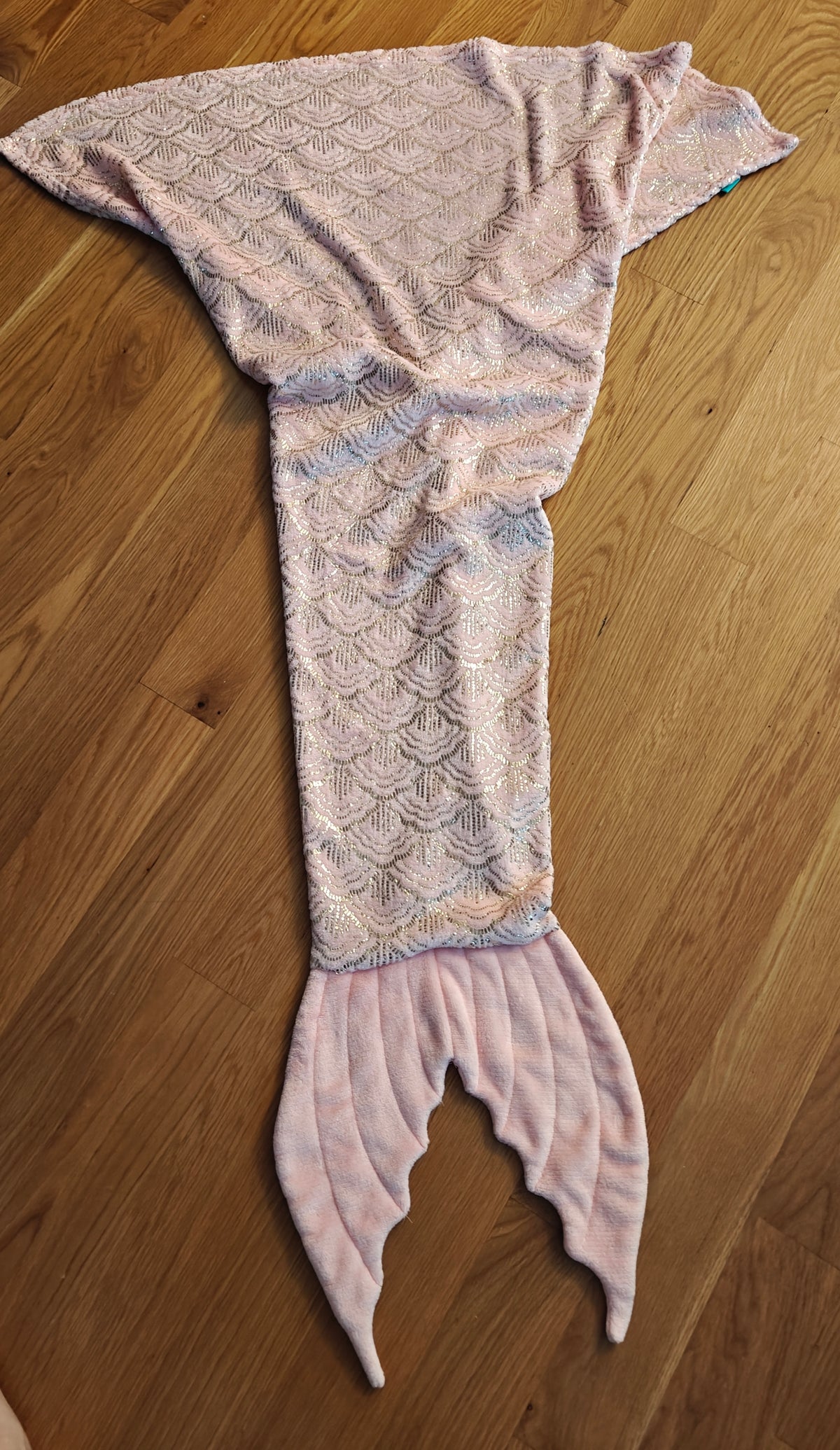 #7 Pillowfort blush & gold mermaid tail blanket, EGUC
