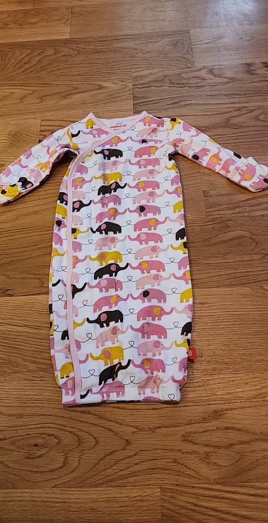 #178 magnetic me gown newborn-3 months