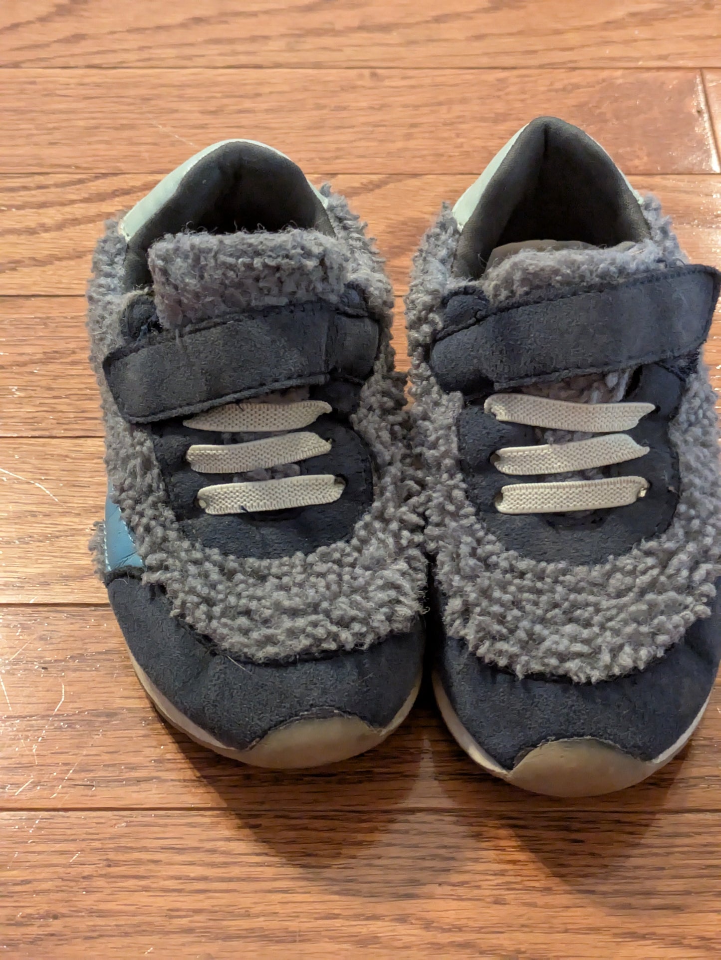 #90- Boys - Open Edit kids size 9 shoes