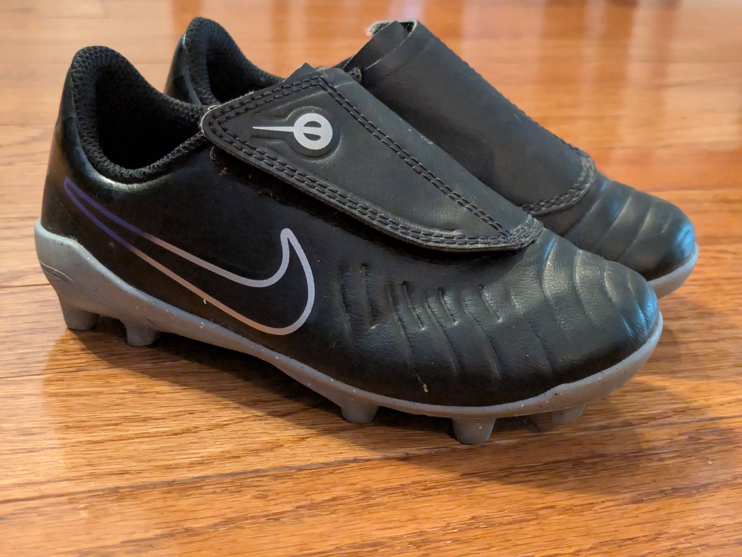 #90- Boys Nike soccer cleats, size 9c