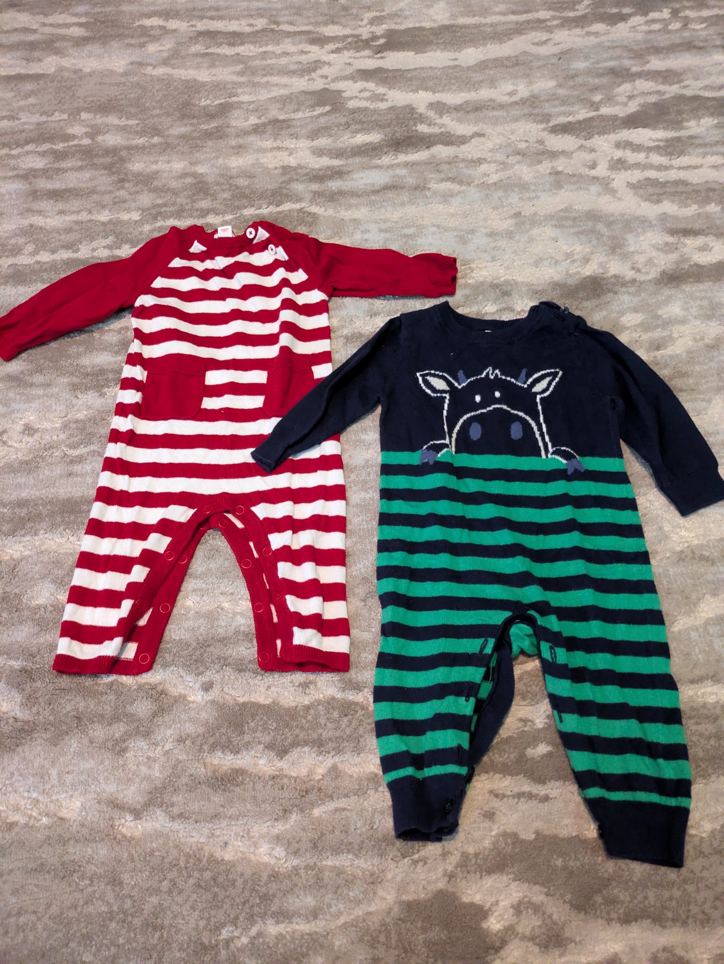 #90- 6-9 month Boys - Holiday romper - cat & Jack and gap