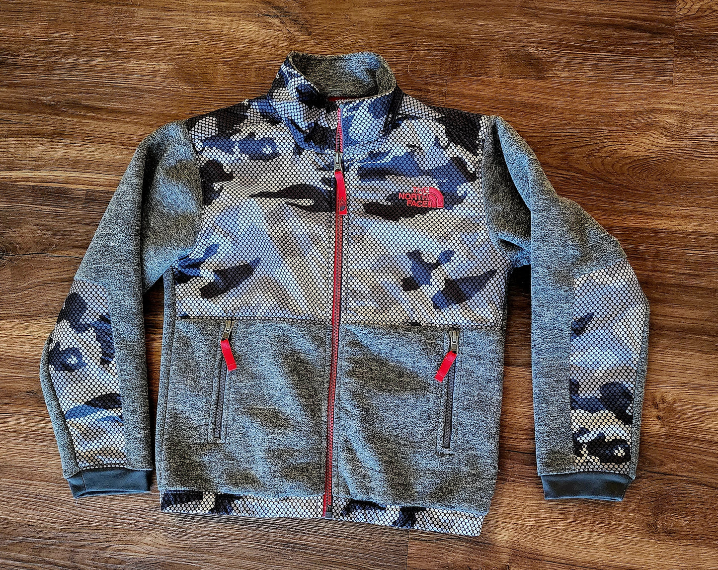 #31 The North Face boys size 7/8 (barely worn)