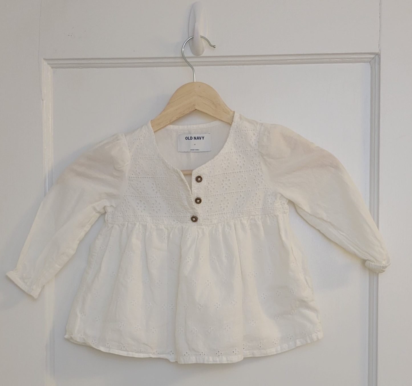 * Reduced * Old Navy White Long Sleeve Eyelet Top, Girl's Size 2T