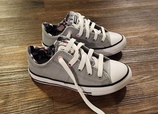 #31 NWOT Converse size 12 grey with pink accents