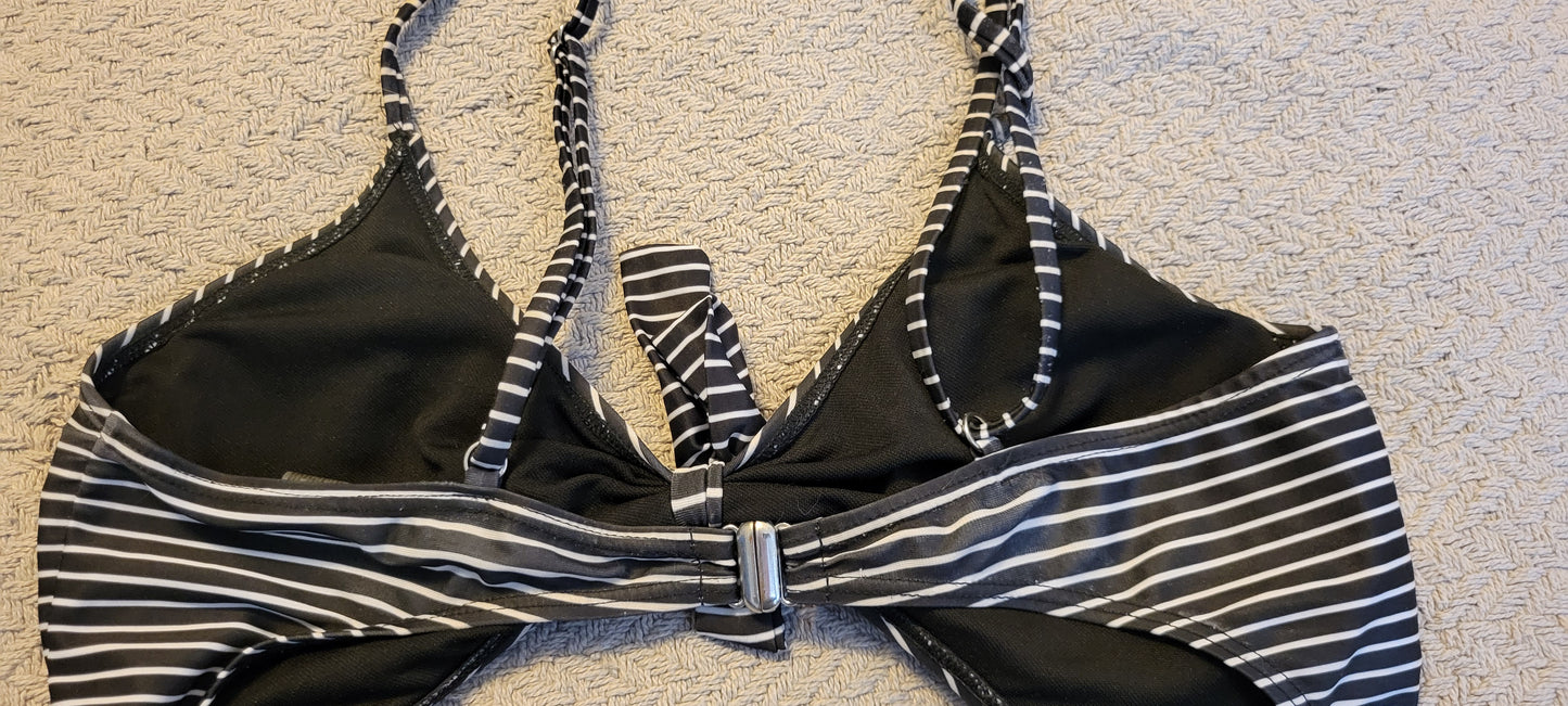 Zeron Meter Black and White Cutout 1Pc Bathing Suit, Women's Size L