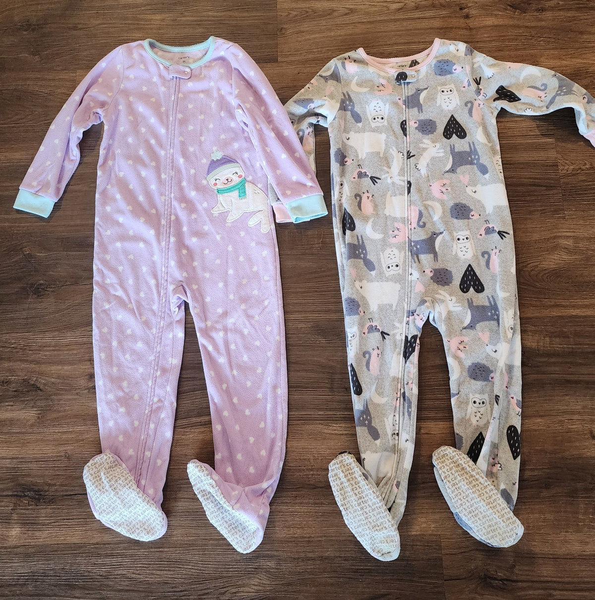 #137 Carter's girls 5t footed pajamas