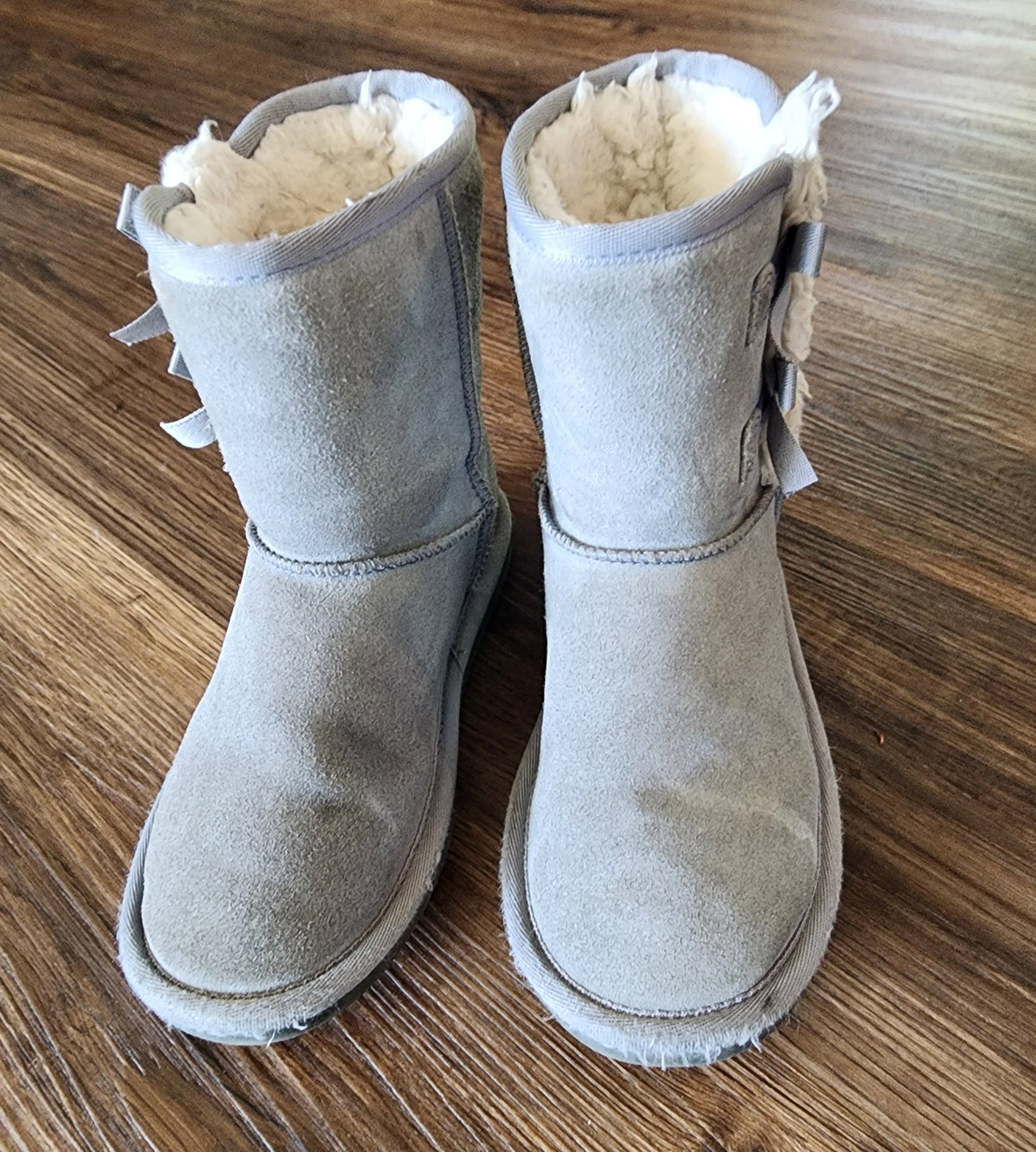 #137 Koolaburra Ugg boots girls size 13