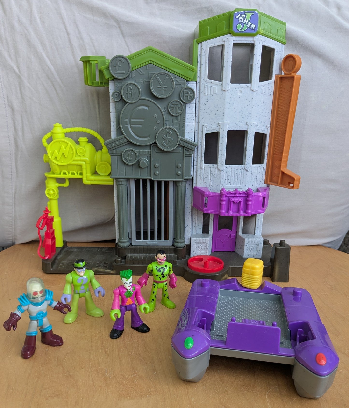 #61 Imaginext DC Joker Crime Alley Bank Playset & Boat with 4 Villians