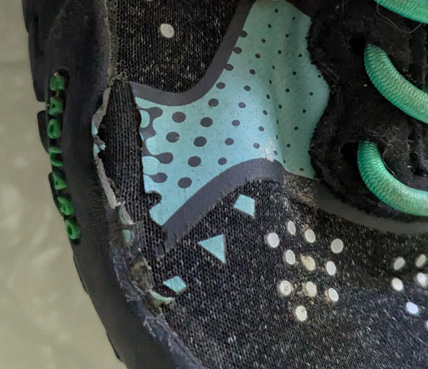 45205 Little Kids Size 12 Saguaro Gym Shoes Black Aqua