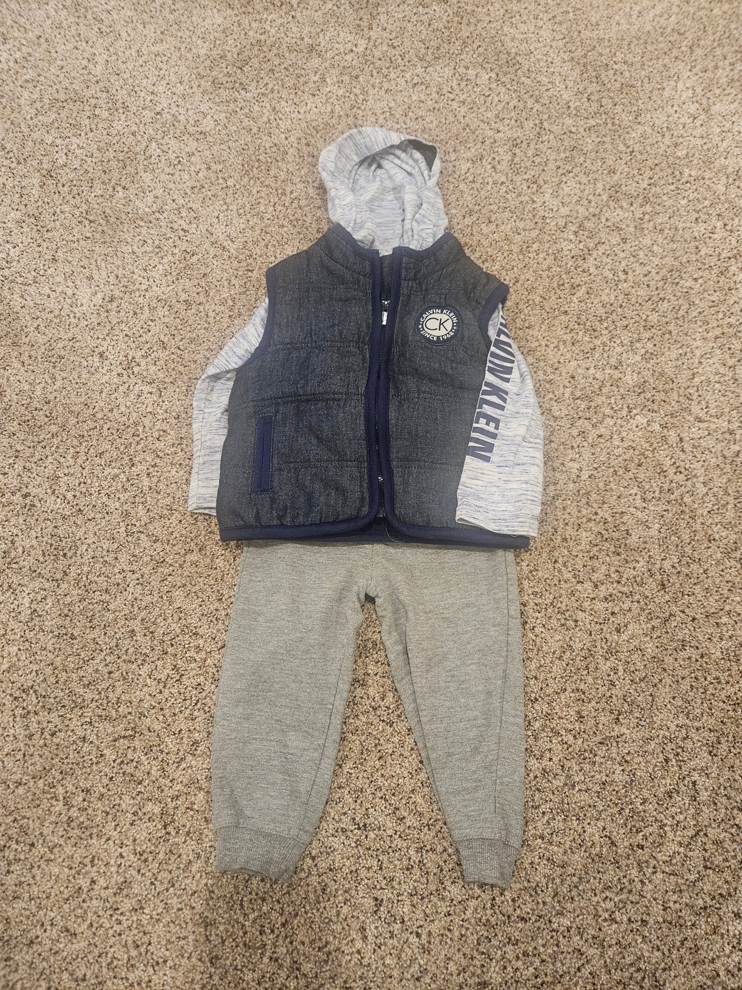 #33A - Boys Calvin Klein Outfit - 18 months - VGUC