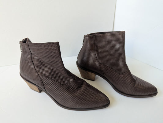 #17 Journee Signature Ankle Boot, 9, EUC