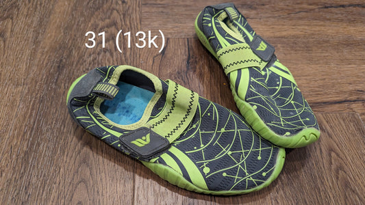 Green/gray water shoes, 13k