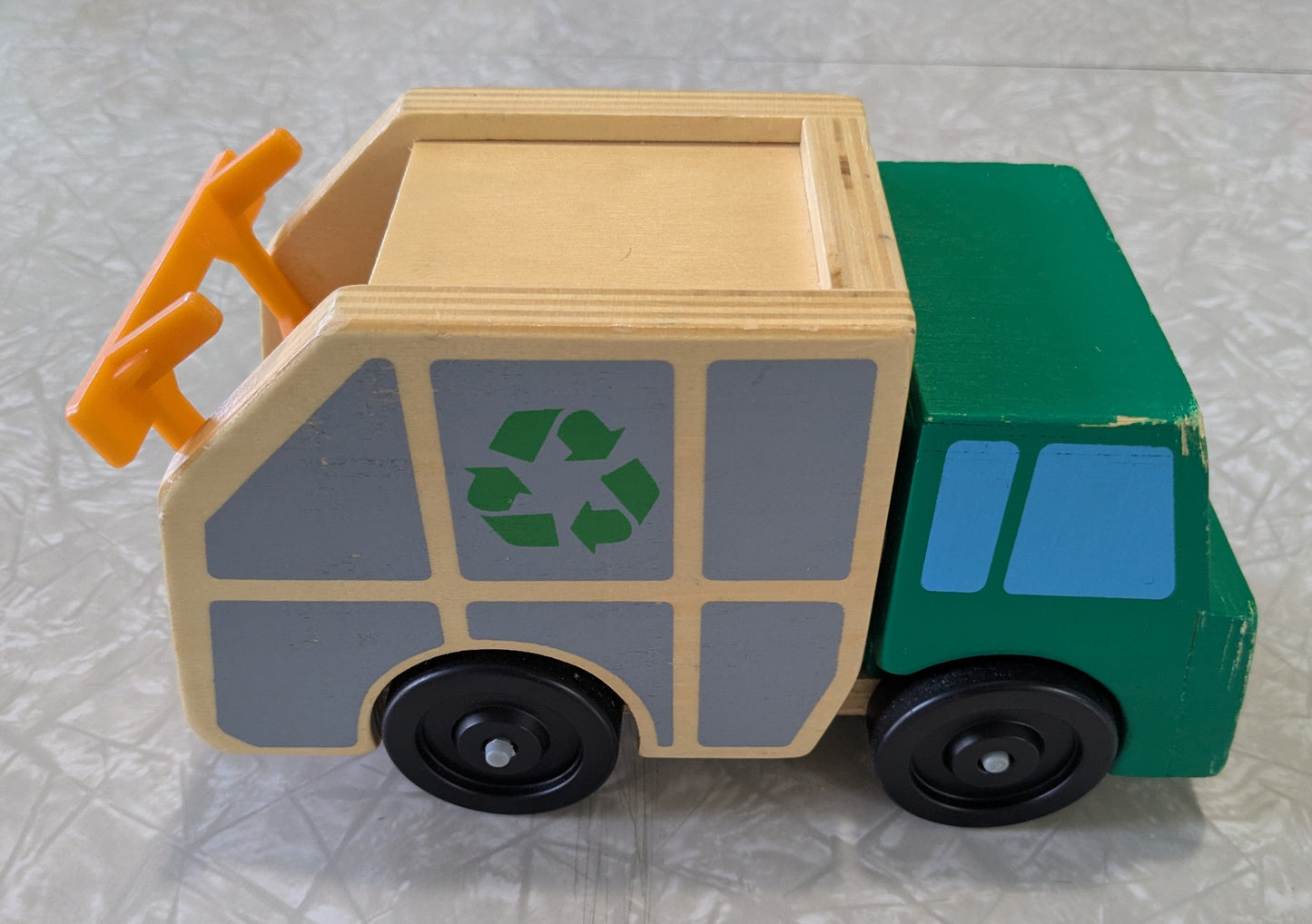#61 Melissa & Doug Green Wooden Recycling Garbage Truck