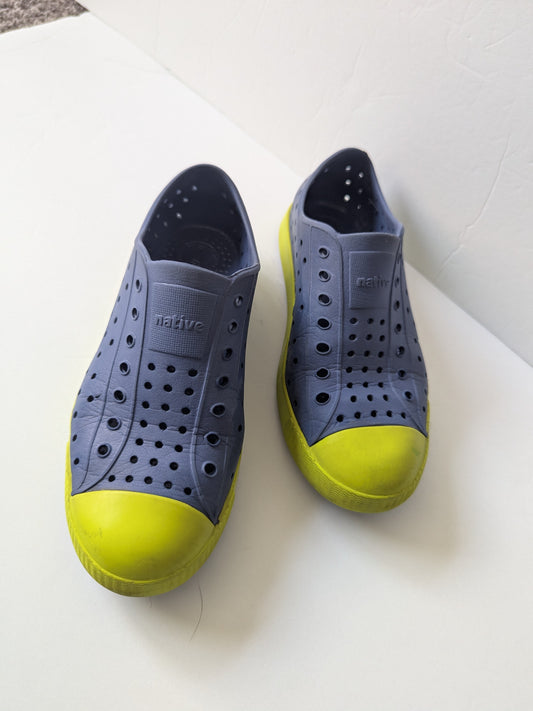 #17 Native blue/green Jefferson Shoes, GUC  Size 3