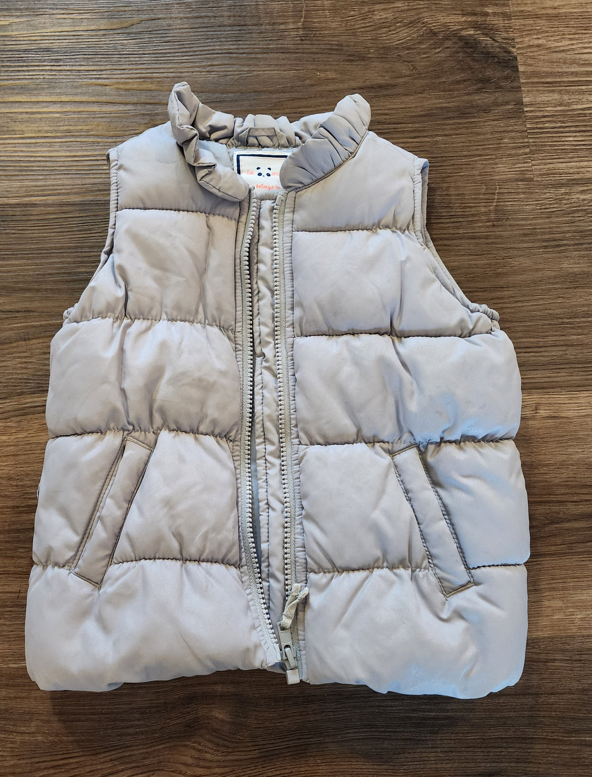 #137 Gymboree girls vest xs (4), cute ruffle neckline