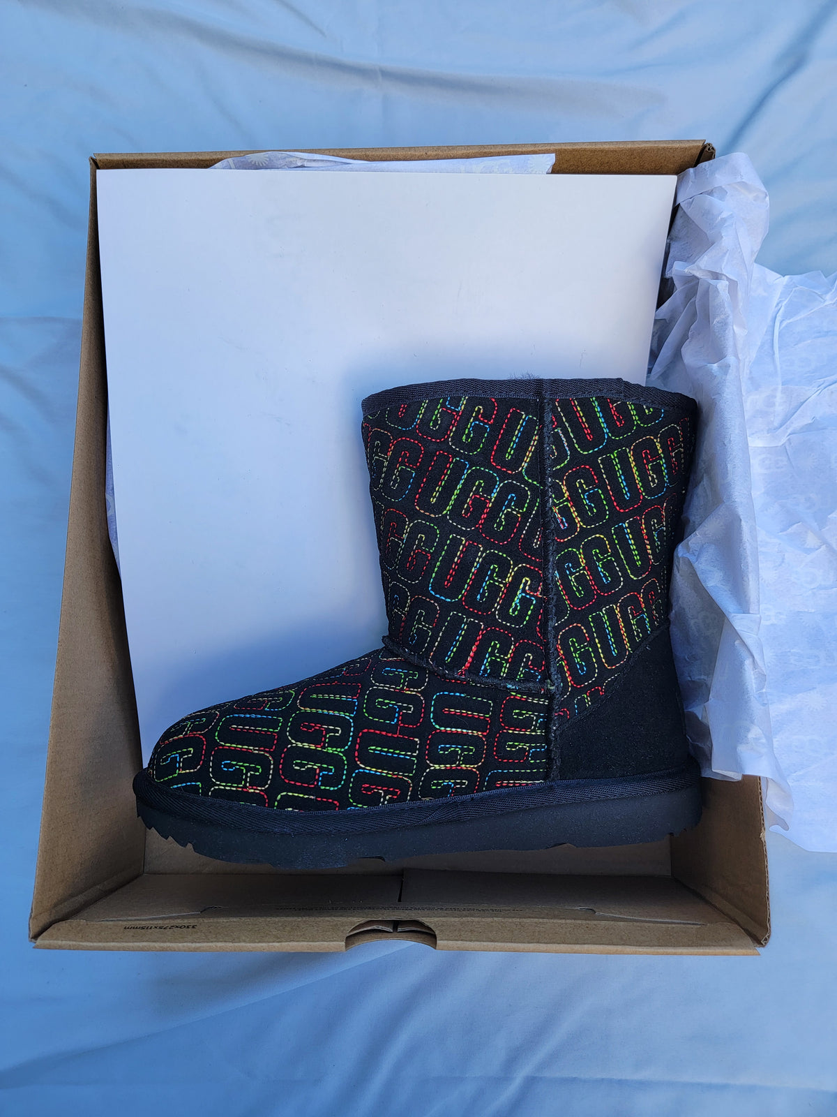 Seller #18 Girls NEW UGG Boots Size 4