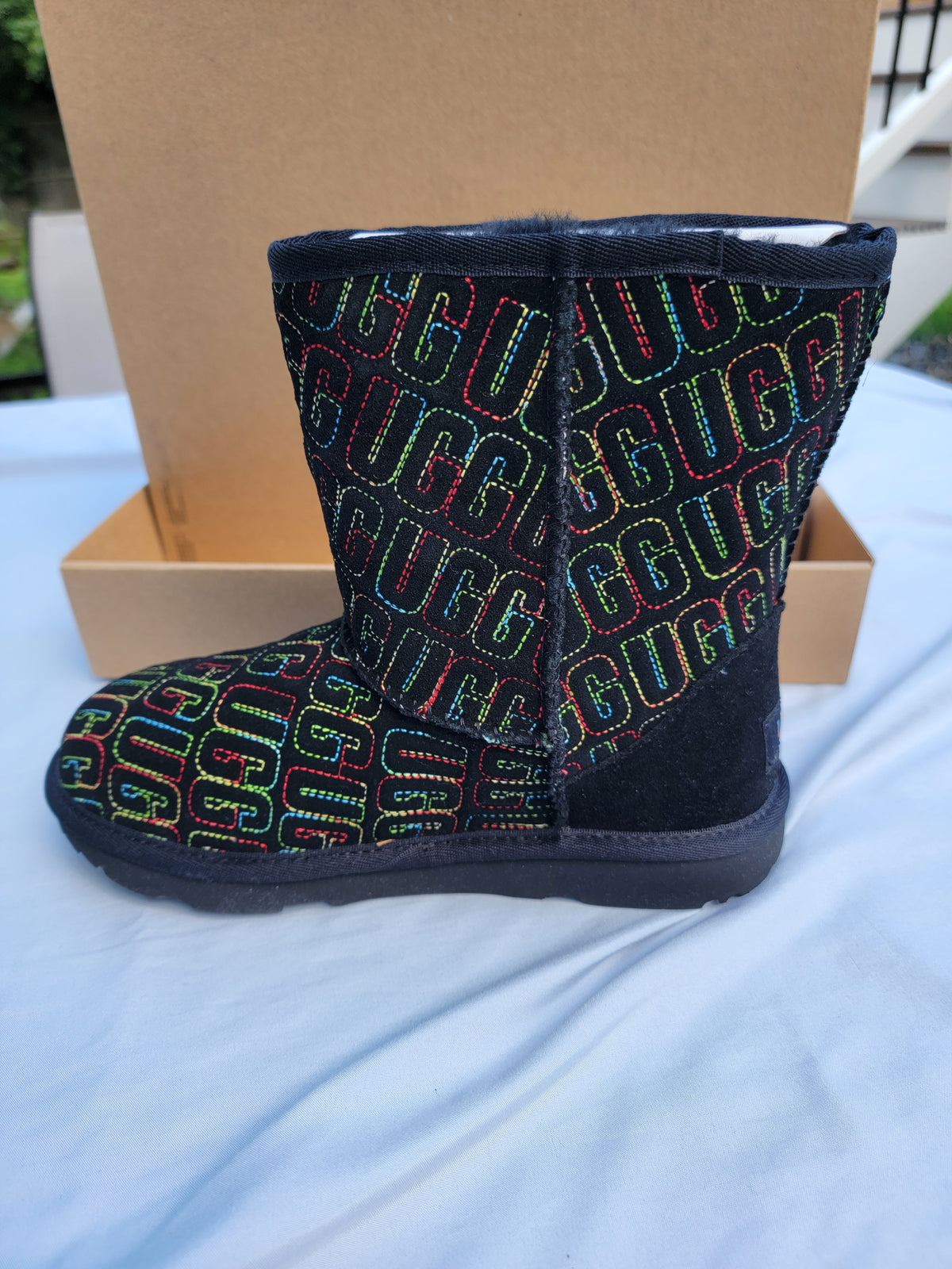 Seller #18 Girls NEW UGG Boots Size 4