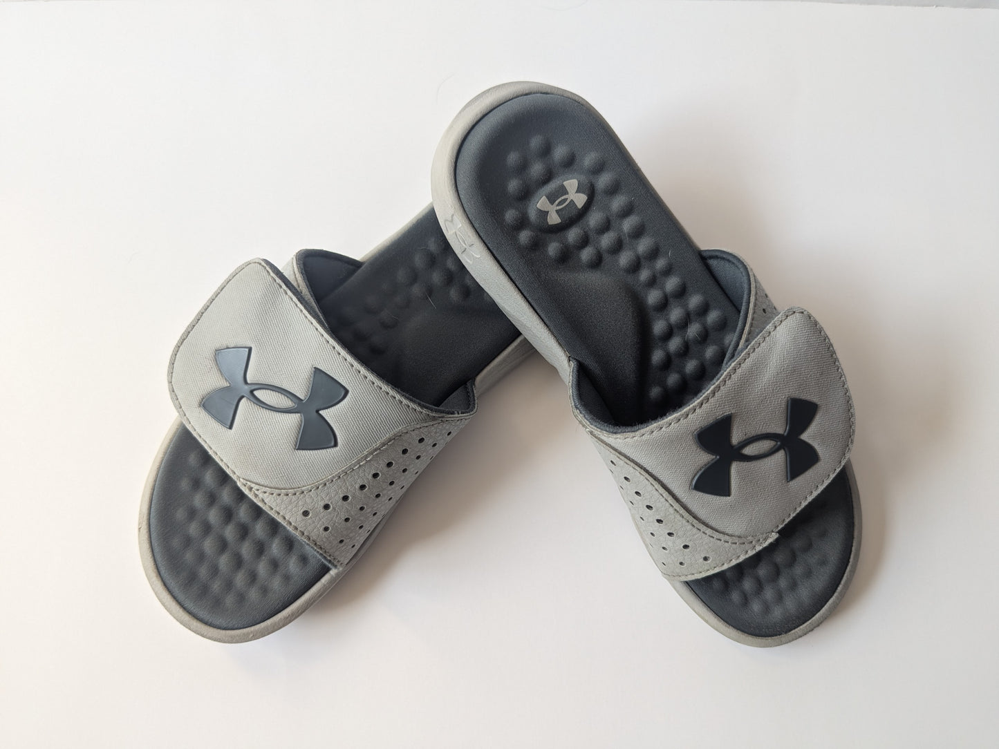 #17 Boys Under Armor Slides size y3, VGUC