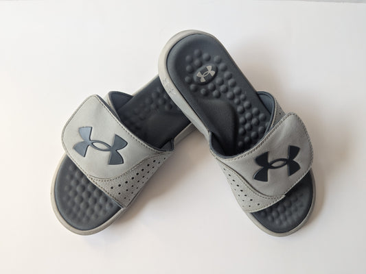 #17 Boys Under Armor Slides size y3, VGUC